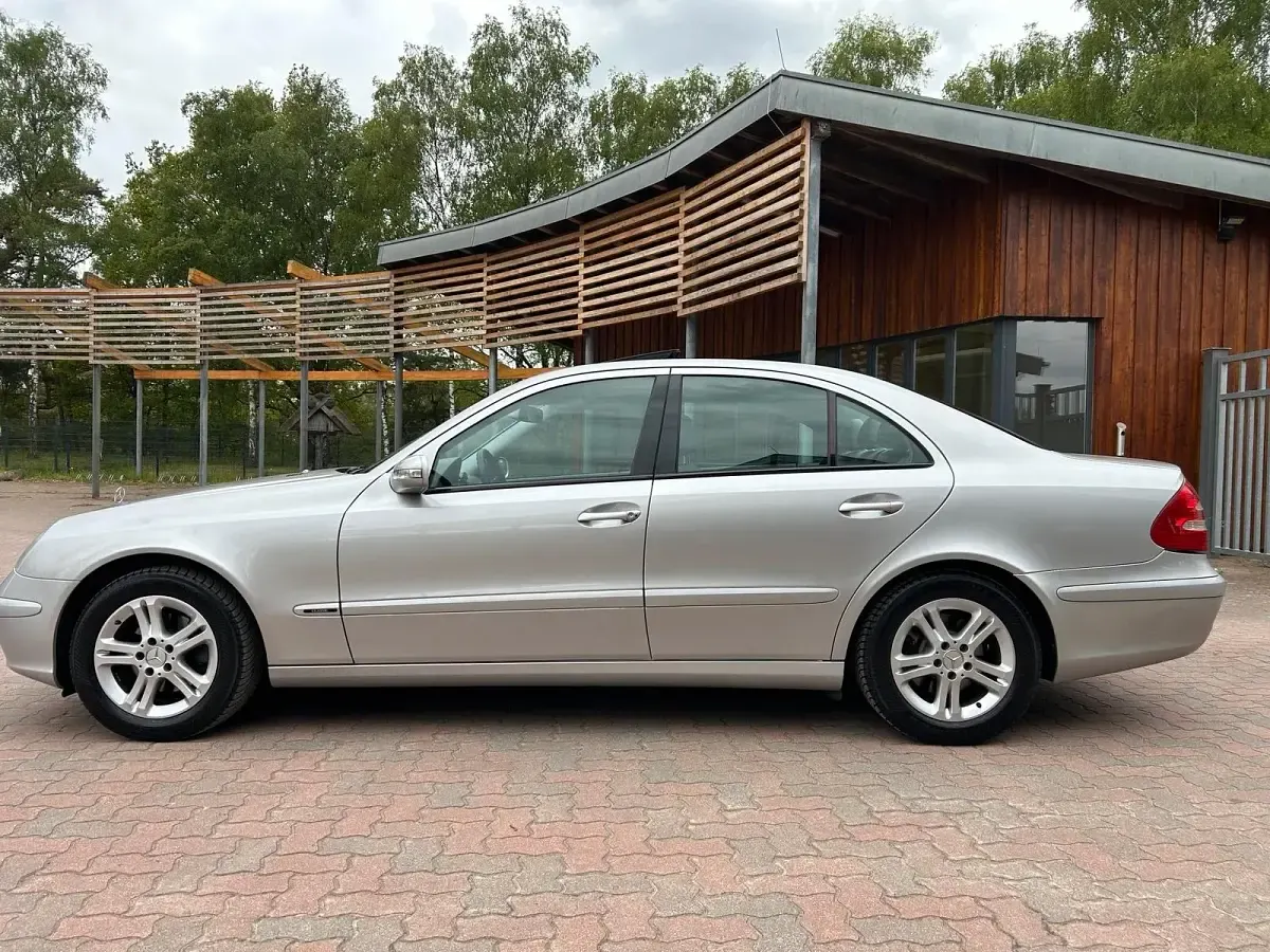 Gebraucht Mercedes E240 177 PS (130 kW) 2005 Silber Limousine