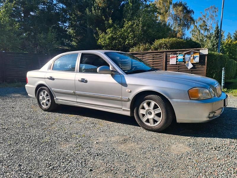 Silber Gebraucht 2004 Kia Magentis 2 Limousine | 2.653 € - Bild 1/4