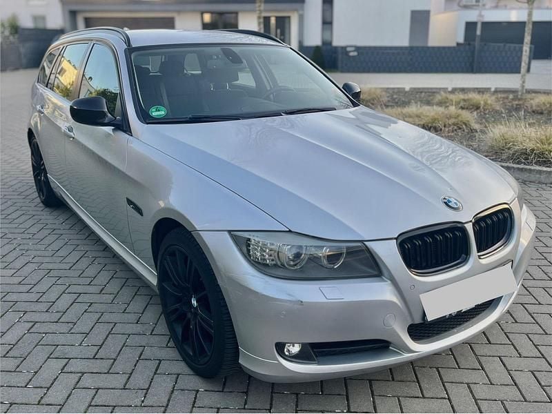 Gebraucht BMW 318 143 PS (105 kW) 2011 Silber Kombi