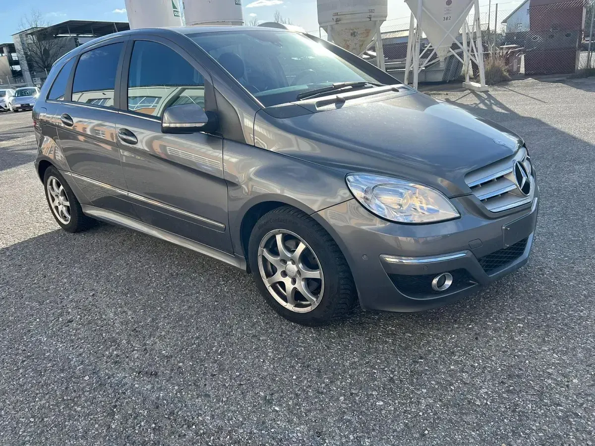 Gebraucht Mercedes 200 170 PS (125 kW) 2009 Grau SUV