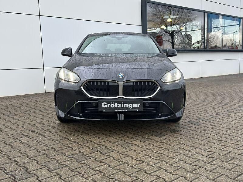 Neu BMW 120 Performance 156 PS (114 kW) 2026 Saphirschwarz metallic Kleinwagen