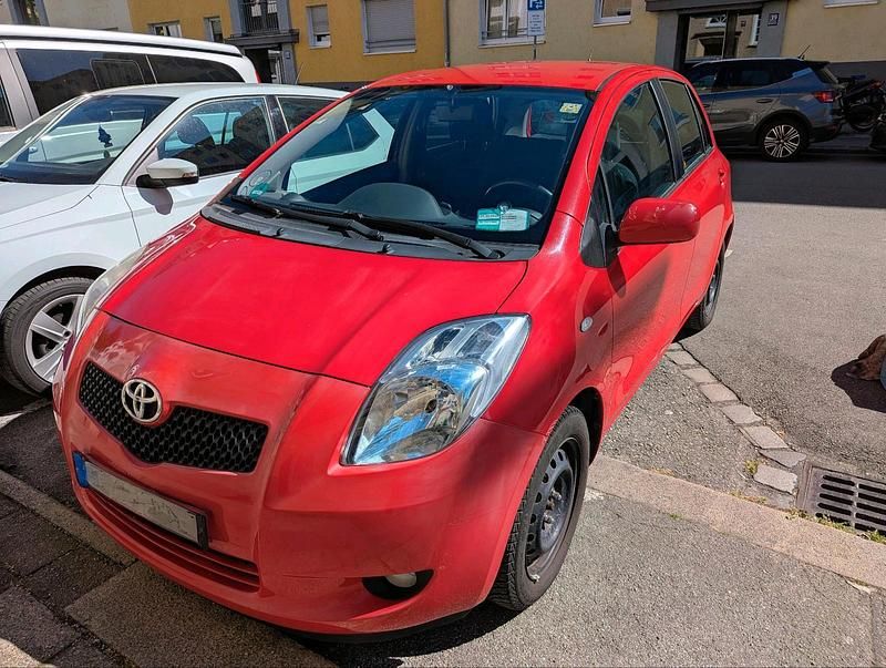 Rot Gebraucht 2006 Toyota Yaris Kleinwagen | 2.400 € (Guter Preis) - Bild 1/4