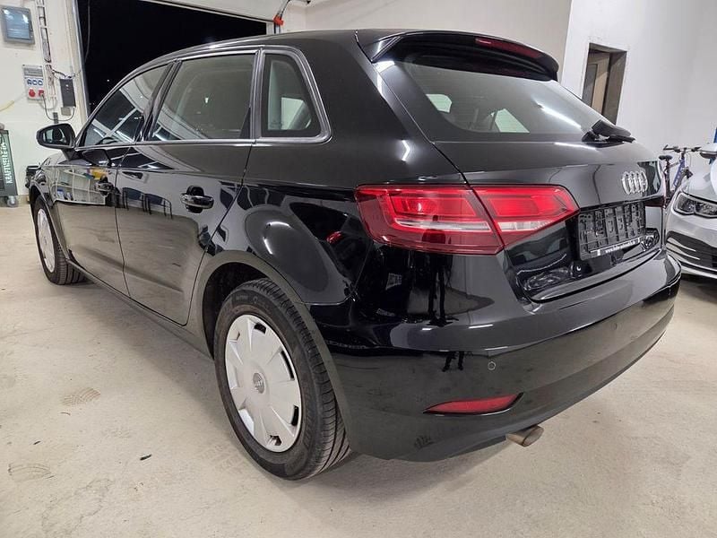 Gebraucht Audi A3 Basis 116 PS (85 kW) 2020 Schwarz Limousine