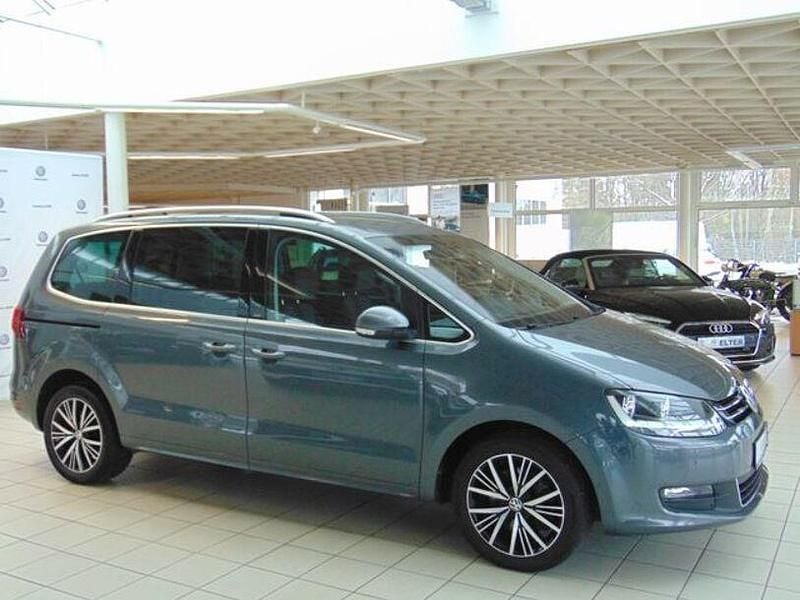Grau Gebraucht 2017 VW Sharan Allstar Van / Kleinbus | 19.990 € (Superpreis) - Bild 1/4