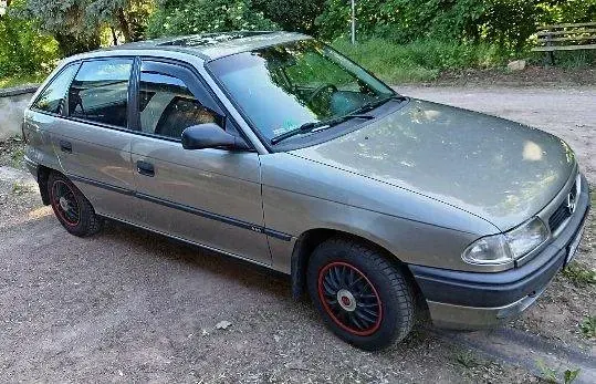 Gebraucht Opel Astra 70 PS (51 kW) 1996 Andere farben Limousine
