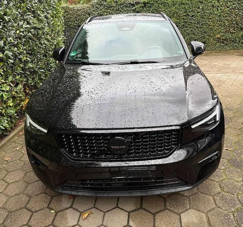 Schwarz Gebraucht 2024 Volvo XC40 Plus SUV | 36.400 € (Guter Preis) - Bild 1/4