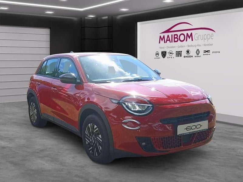 Neu Fiat 600 Red 114 kW (156 PS) 2025 Rot SUV