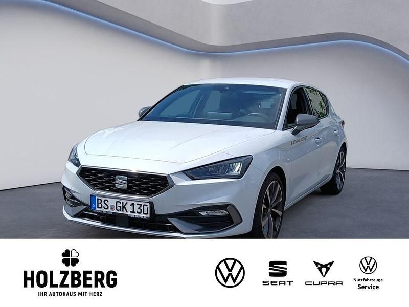 Weiß Gebraucht 2025 Seat Leon FR Limousine | 28.375 € (Guter Preis) - Bild 1/4