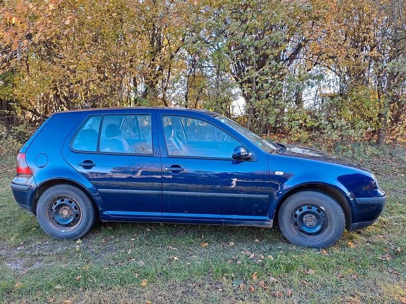 Blau Gebraucht 2000 VW Golf IV Kombi | 1.500 € (Superpreis) - Bild 1/4