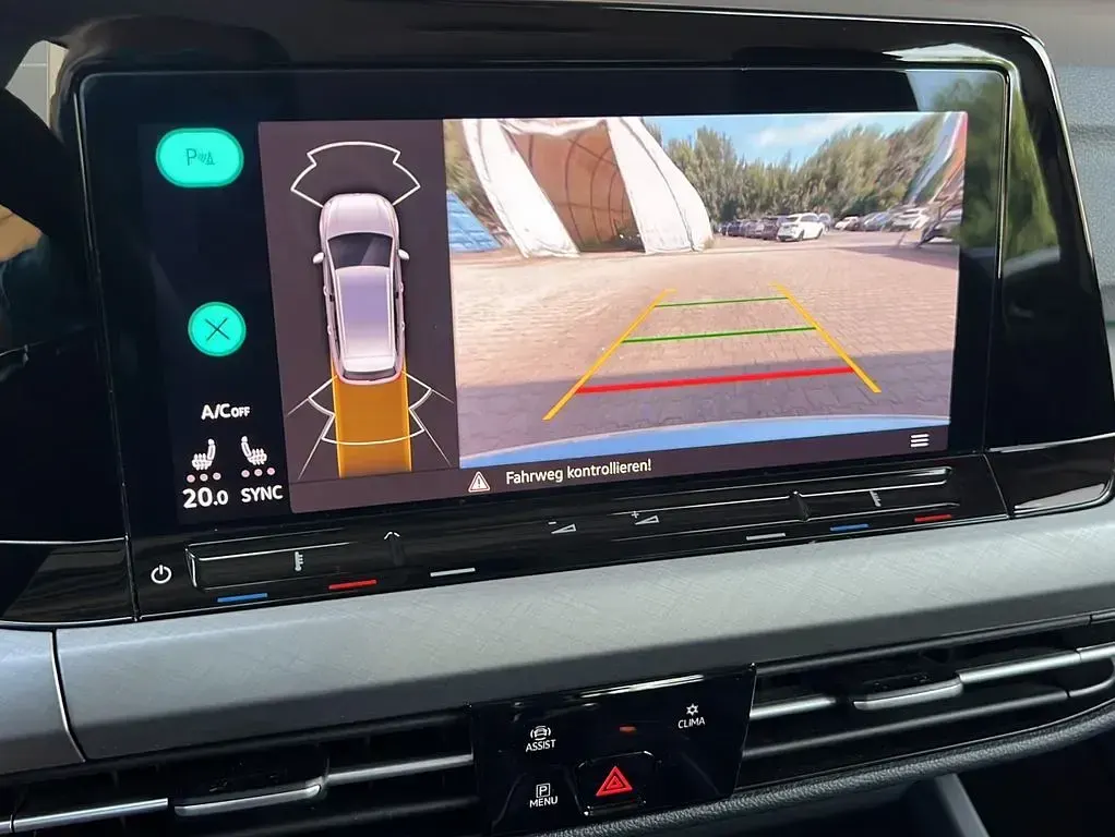 Gebraucht VW Golf VIII Life 110 PS (80 kW) 2021 Reflexsilber metallic Kombi