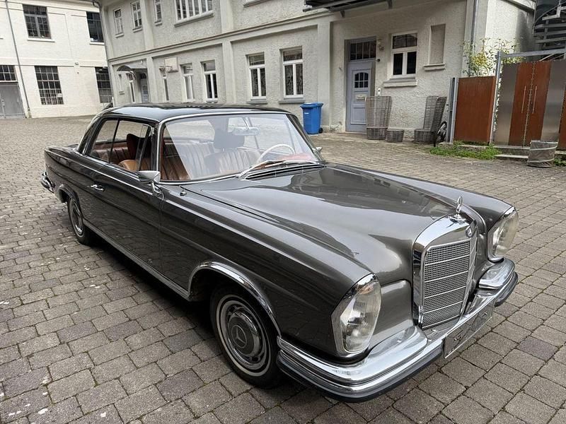 Gebraucht Mercedes 220 120 PS (88 kW) 1962 Grau Coupé