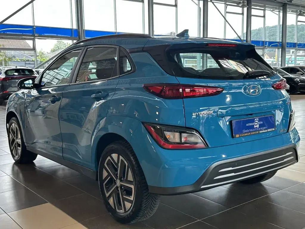 Gebraucht Hyundai Kona Select 100 kW (136 PS) 2023 Blau SUV