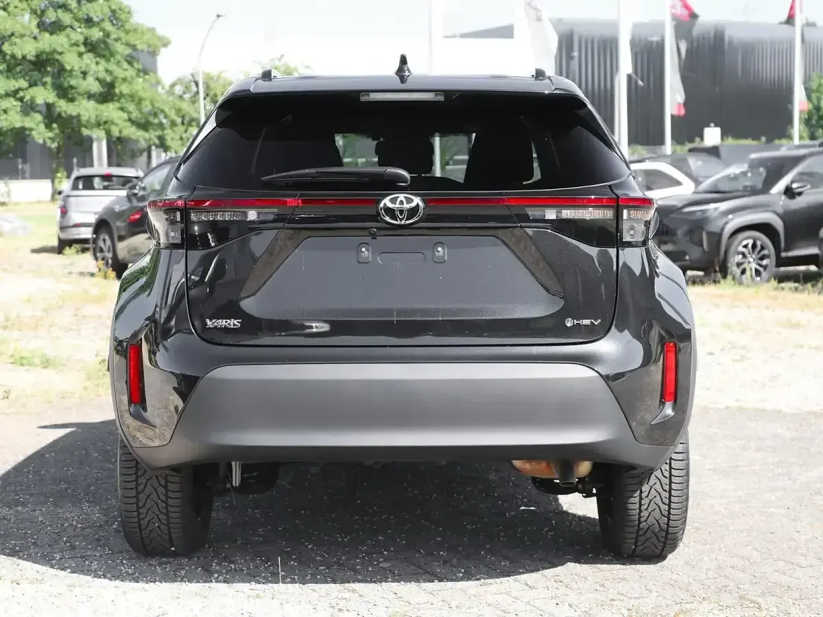 Gebraucht Toyota Yaris Plus 130 PS (95 kW) 2025 Black mica Kleinwagen