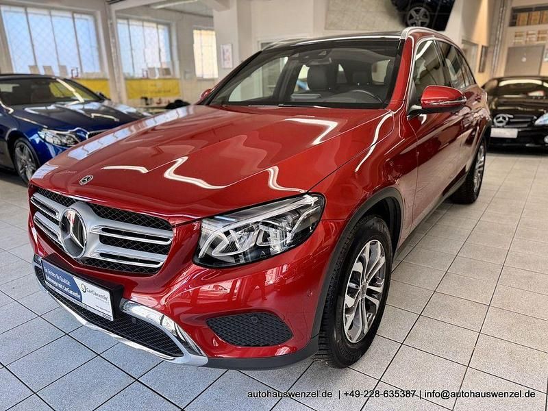 Gebraucht Mercedes GLC250 211 PS (155 kW) 2017 Hyazinthrot (metallic) SUV