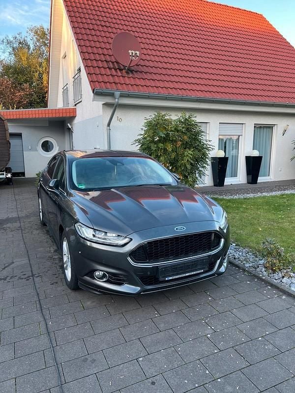 Gebraucht Ford Mondeo Titanium 180 PS (132 kW) 2017 Grau Kleinwagen