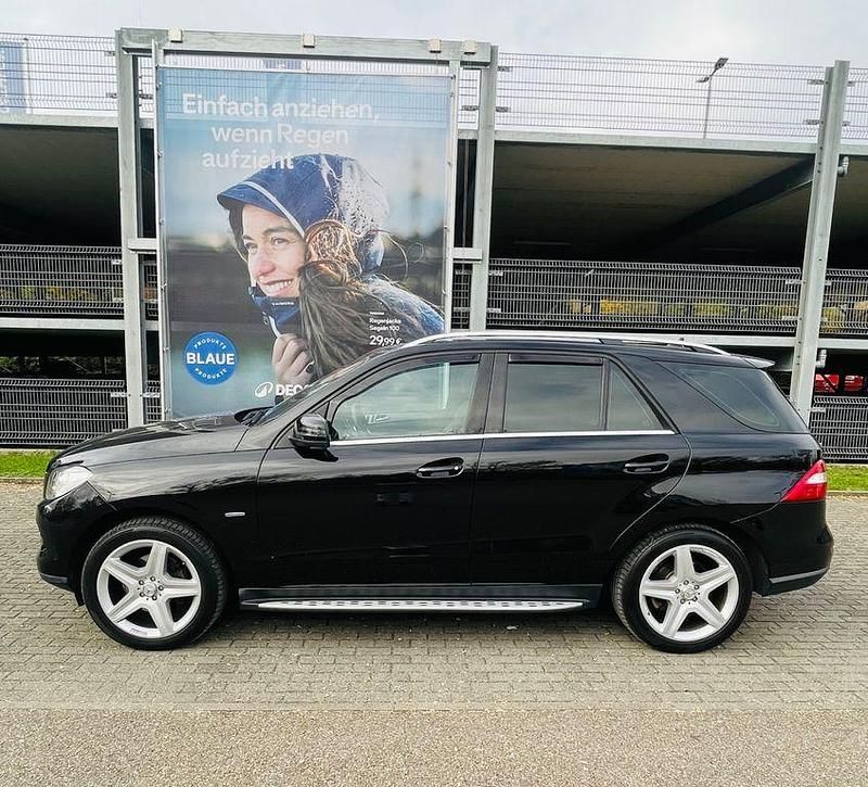 Schwarz Gebraucht 2011 Mercedes ML350 SUV | 17.500 € (Etwas zu teuer) - Bild 1/4