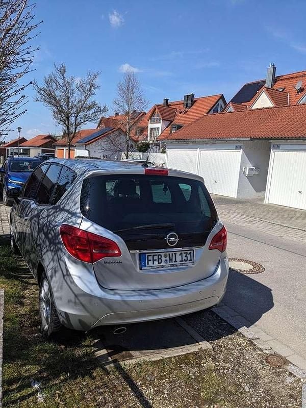 Gebraucht Opel Meriva Edition 140 PS (102 kW) 2014 Silber Van / Kleinbus