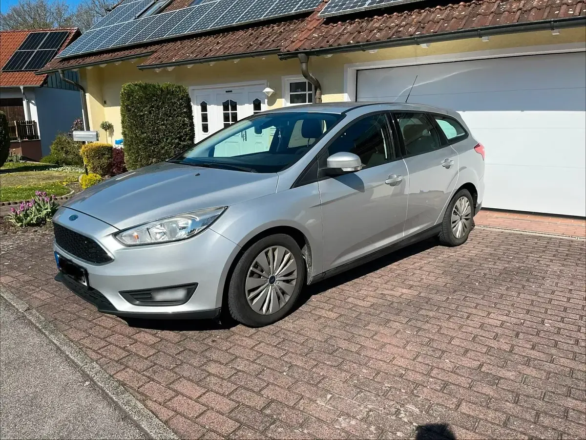 Gebraucht Ford Focus 119 PS (87 kW) 2015 Silber Kombi