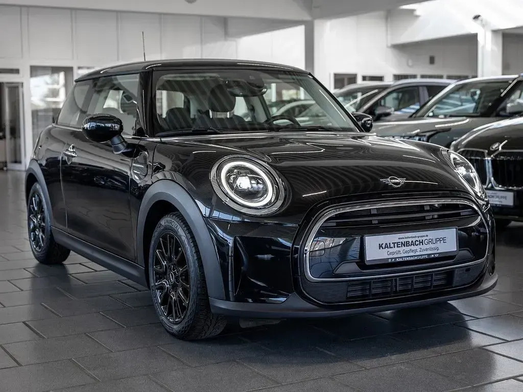 Gebraucht Mini Cooper Classic 136 PS (100 kW) 2022 Schwarz Kleinwagen