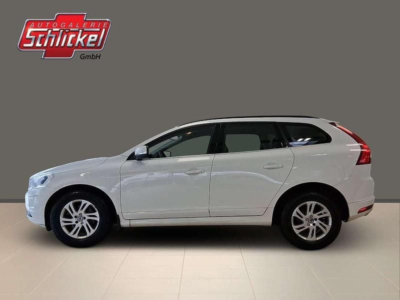 Gebraucht Volvo XC60 Momentum 190 PS (139 kW) 2016 Ice white, solid SUV