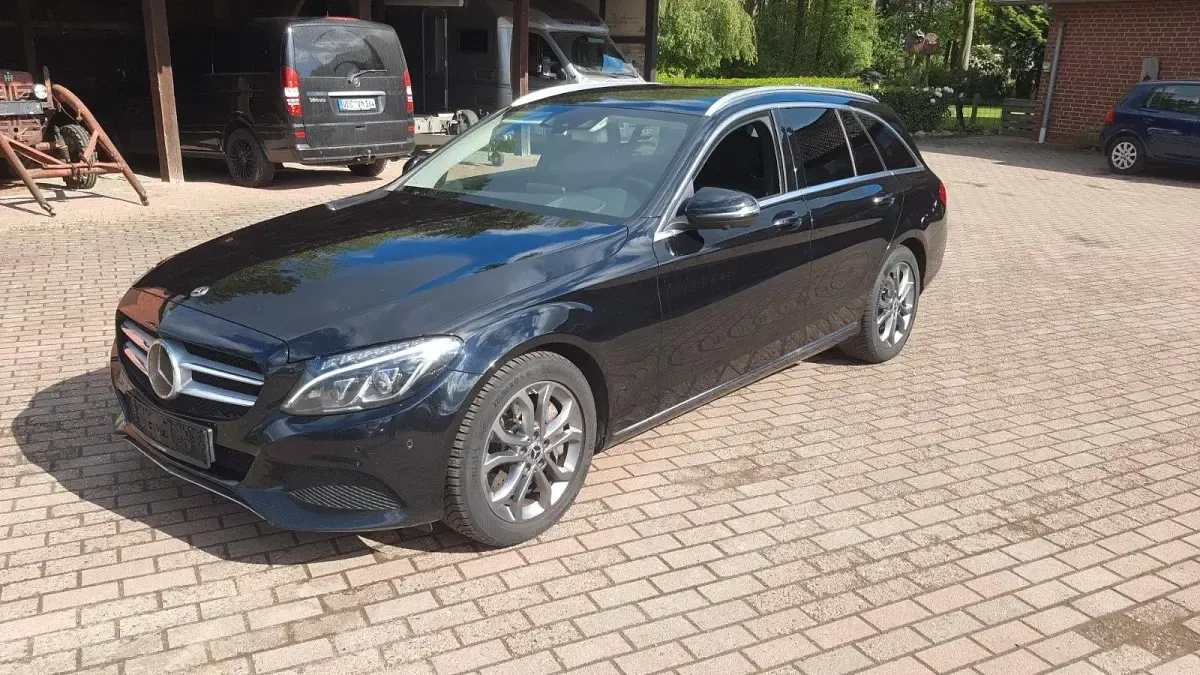 Używany Mercedes C250 204 KM (150 kW) 2017 Czarny Kombi