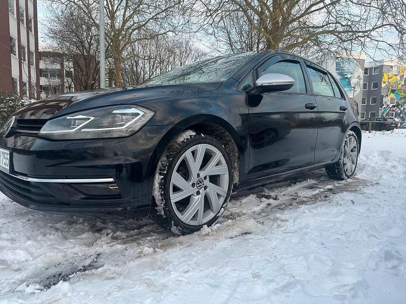 Schwarz Gebraucht 2018 VW Golf VII Kleinwagen | 14.000 € (Guter Preis) - Bild 1/4