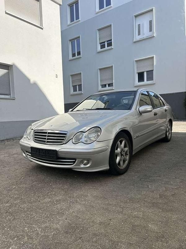 Grau Gebraucht 2004 Mercedes C200 Limousine | 1.250 € (Superpreis) - Bild 1/4