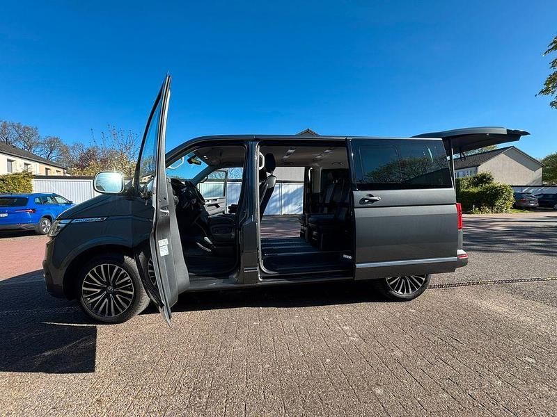 Usata VW Multivan 204 CV (150 kW) 2022 Grigio Monovolume