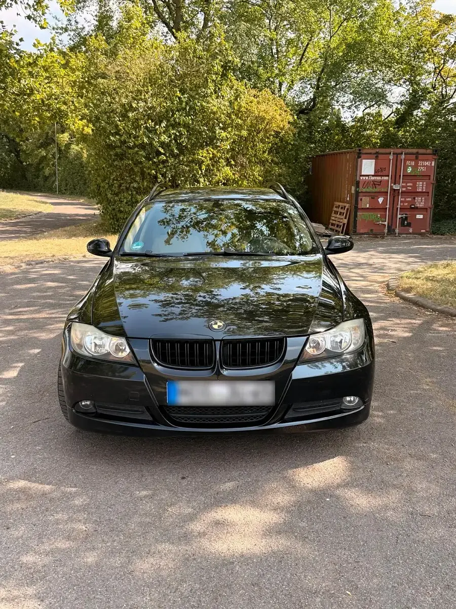 Gebraucht BMW 320 177 PS (130 kW) 2009 Schwarz Kombi