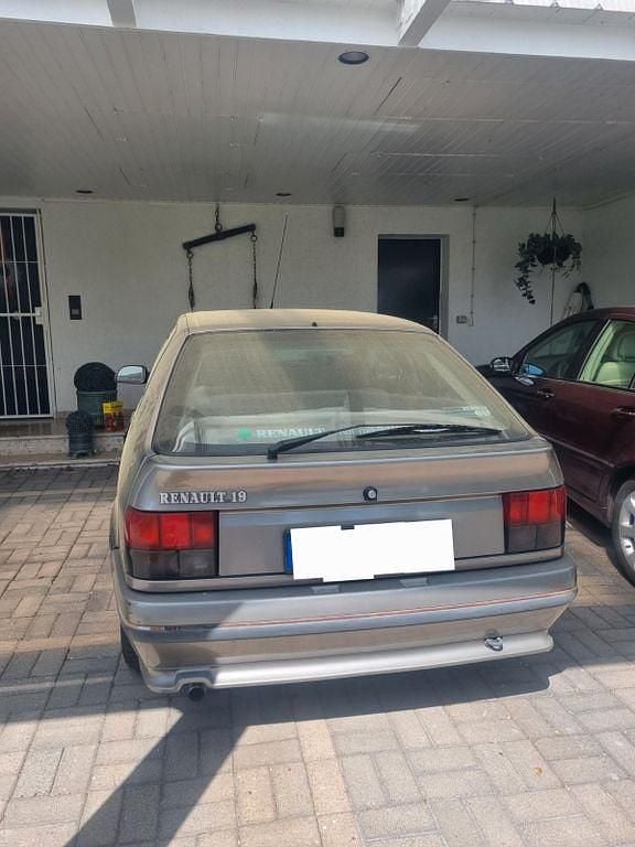 Second-hand Renault 19 73 CP (53 kW) 1991 Bej Berlinǎ