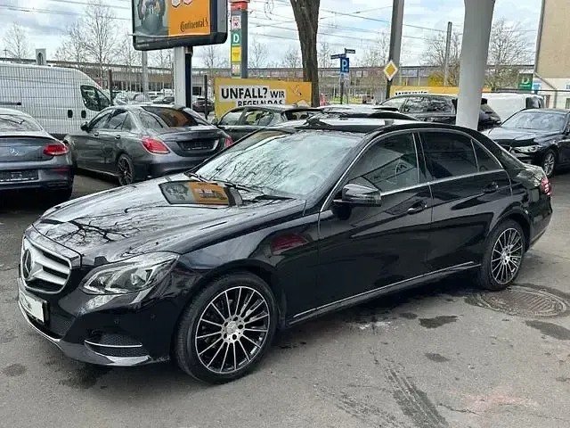 Second-hand Mercedes E200 184 CP (135 kW) 2015 Negru Berlinǎ