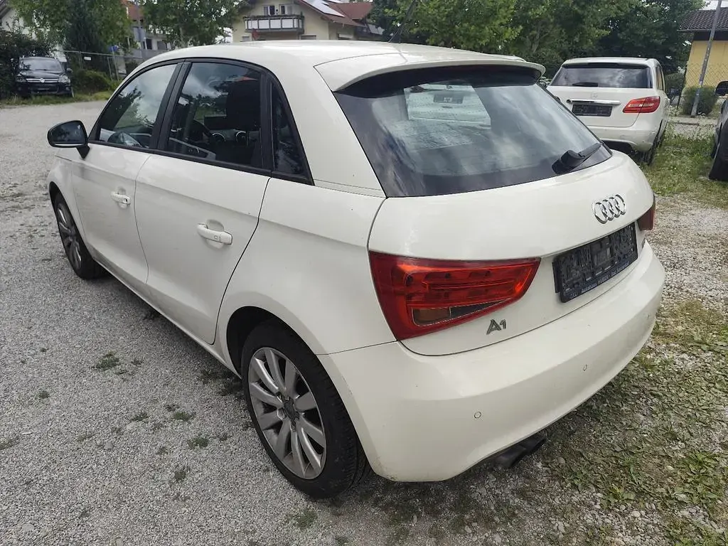 Gebraucht Audi A1 Sportback Ambition 122 PS (89 kW) 2013 Weiß Kleinwagen