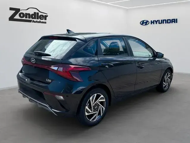 Gebraucht Hyundai i20 Trend 101 PS (74 kW) 2025 Schwarz Limousine