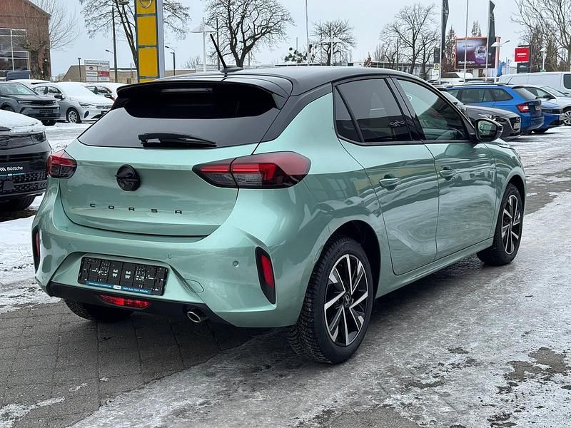 Neu Opel Corsa 101 PS (74 kW) 2026 Eukalyptus grün /typ aussenverkleidung metalliclackierung Kleinwagen