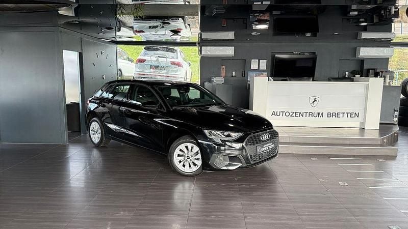 Mythosschwarz Gebraucht 2022 Audi A3 Sportback e-tron Sport Limousine | 20.990 € (Fairer Preis) - Bild 1/3