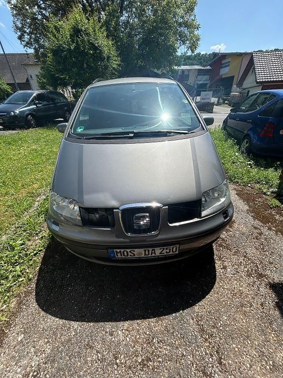 Grau Gebraucht 2007 Seat Alhambra Reference Van / Kleinbus | 2.200 € (Guter Preis) - Bild 1/4