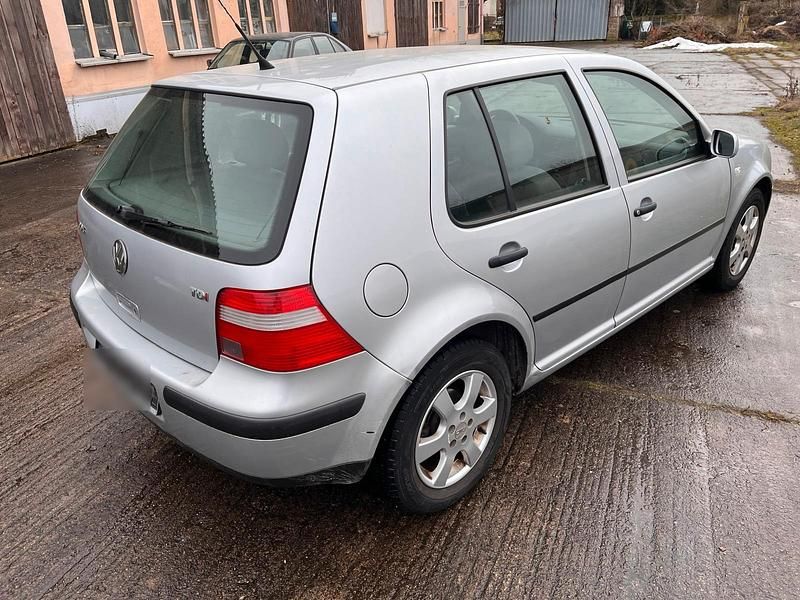 Gebraucht VW Golf 101 PS (74 kW) 2002 Silber Limousine