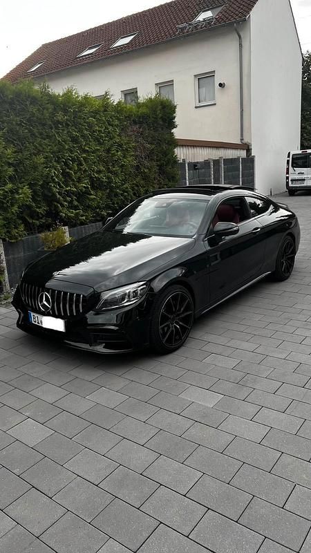 Gebraucht Mercedes C180 AMG 156 PS (114 kW) 2019 Schwarz Coupé