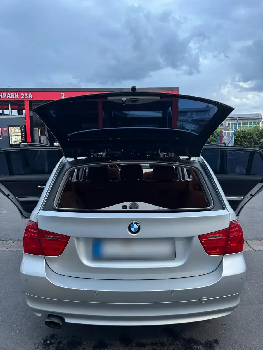 Gebraucht BMW 320 184 PS (135 kW) 2011 Silber Kombi