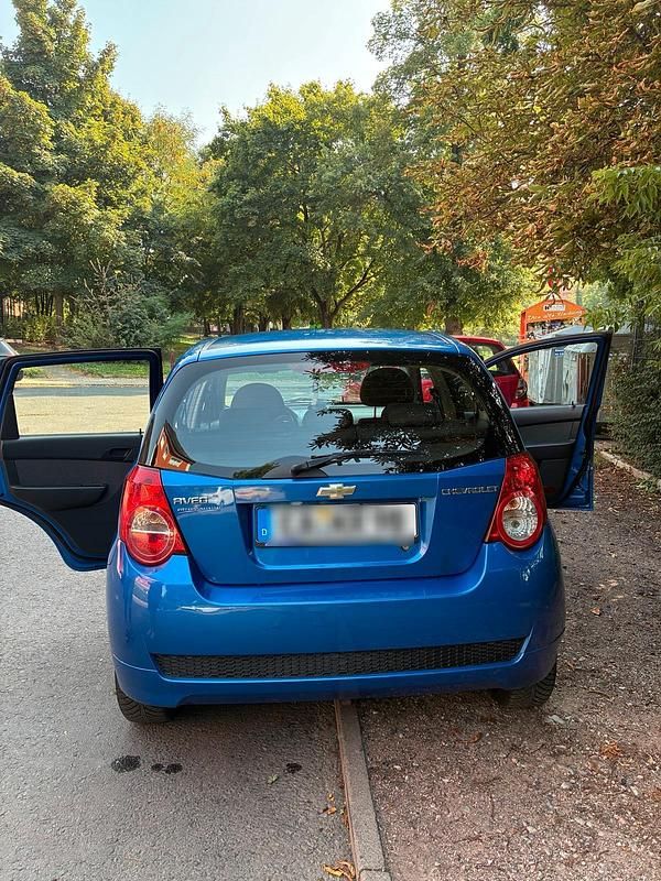 Blau Gebraucht 2010 Chevrolet Aveo Limousine | 3.099 € (Fairer Preis) - Bild 1/4