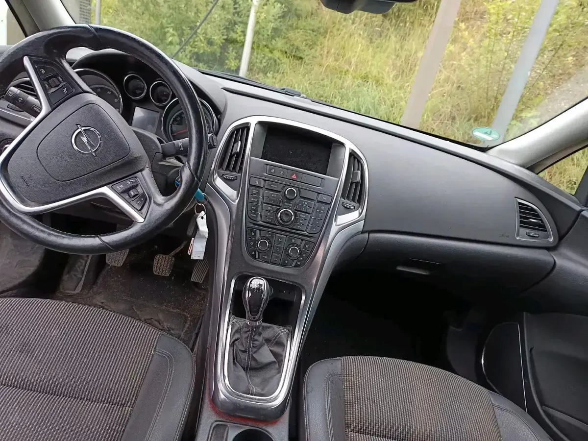 Gebraucht Opel Astra 140 PS (102 kW) 2012 Andere farben Kombi