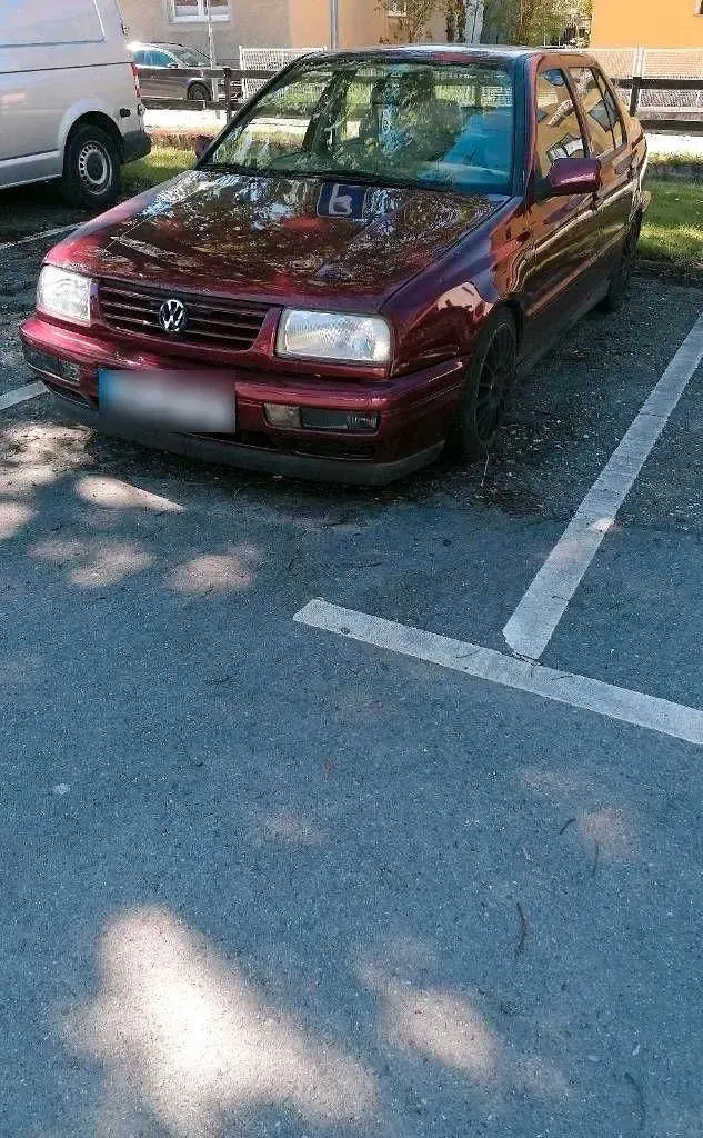Second-hand VW Vento 90 CP (66 kW) 1995 Roșu Berlinǎ