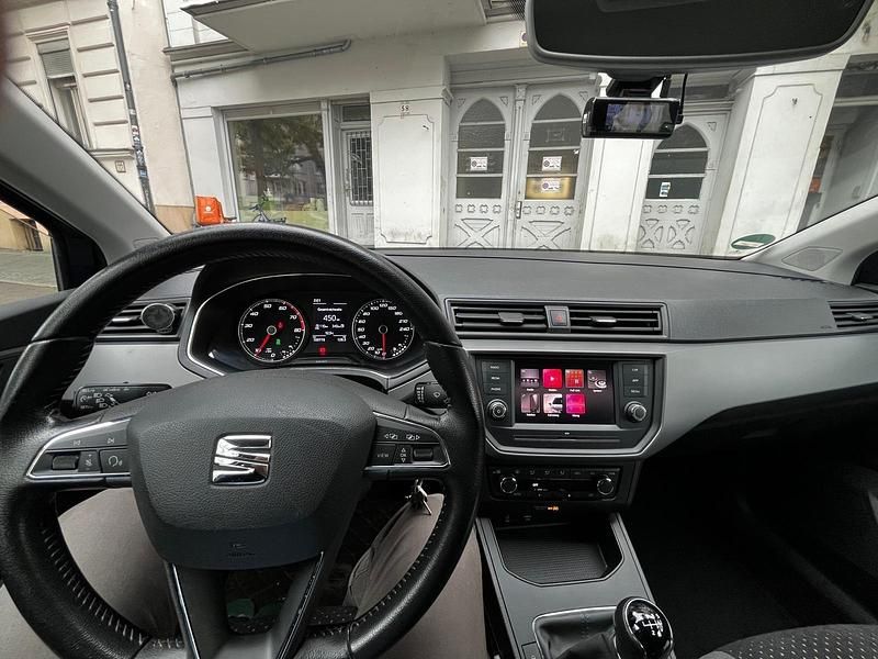 Blau Gebraucht 2018 Seat Ibiza Limousine | 7.800 € (Fairer Preis) - Bild 1/4