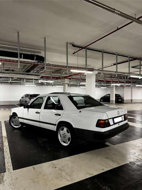 Gebraucht Mercedes E260 160 PS (117 kW) 1988 Weiß Limousine