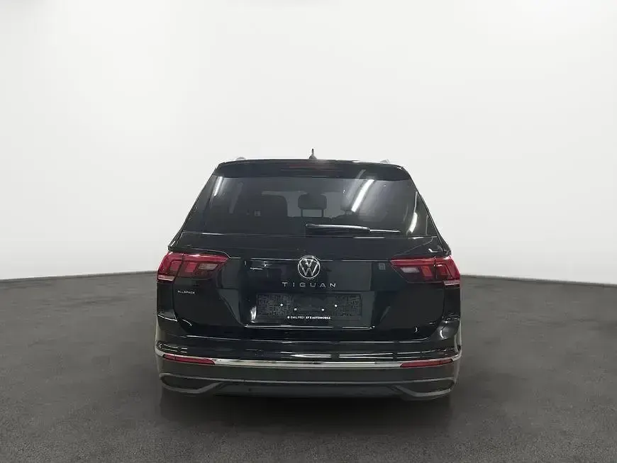 Gebraucht VW Tiguan Allspace Life 150 PS (110 kW) 2024 Schwarz SUV