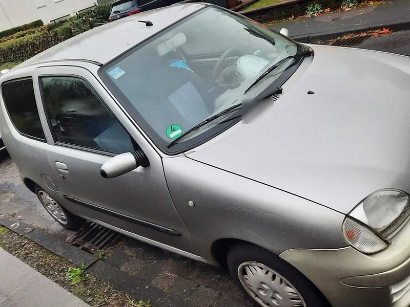 Silber Gebraucht 2004 Fiat Seicento Kleinwagen | 1.500 € (Fairer Preis) - Bild 1/4