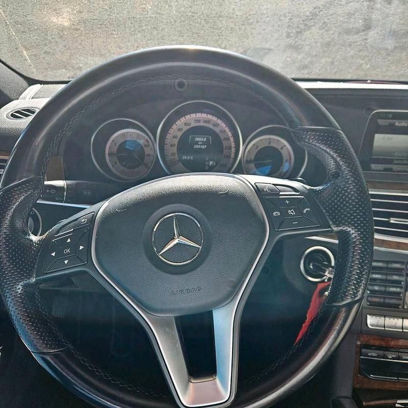 Second-hand Mercedes E220 170 CP (125 kW) 2013 Albastru Berlinǎ