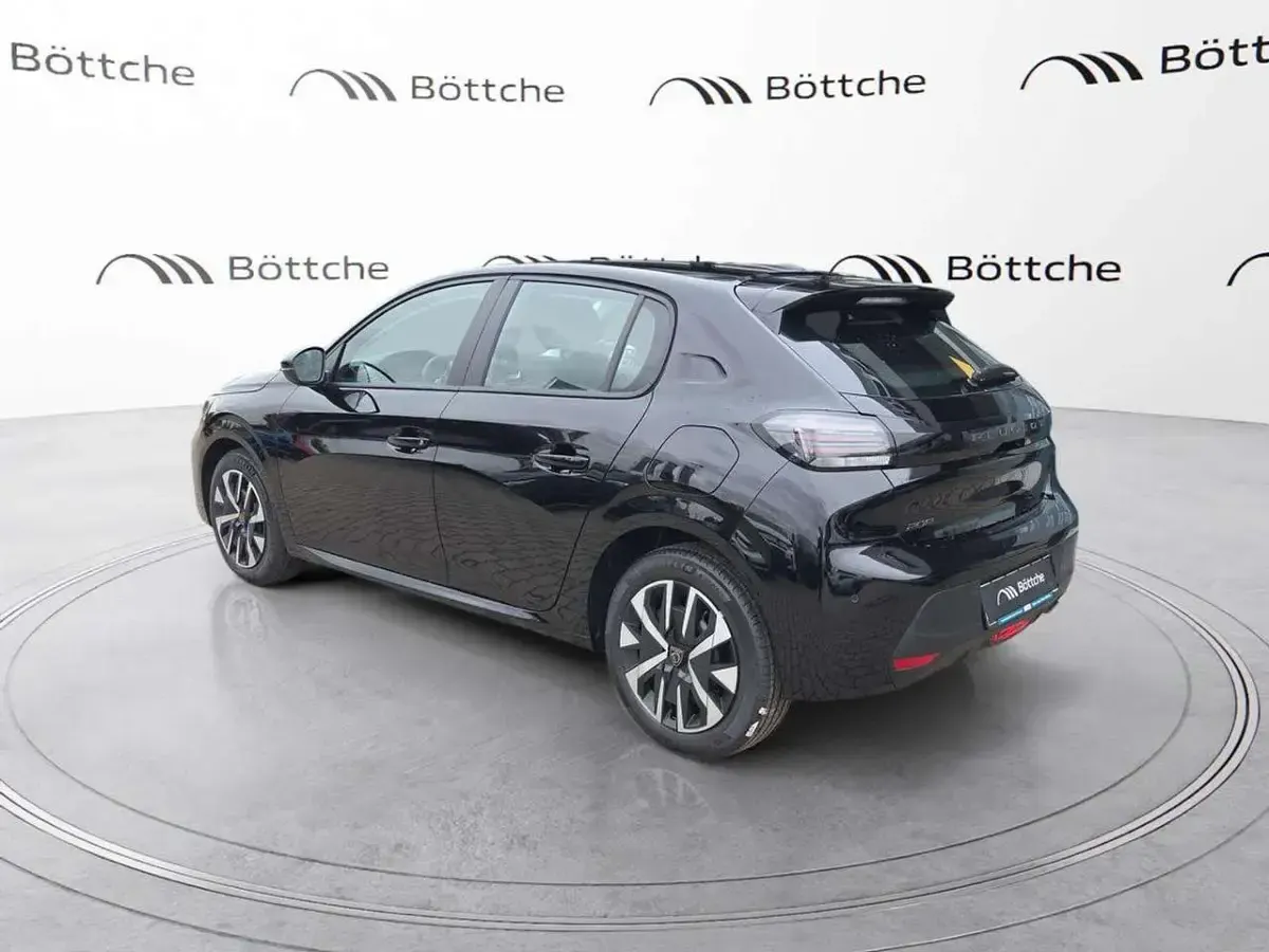 Neu Peugeot 208 101 PS (74 kW) 2026 Lackierung schwarz perla nera/typ aussenverkleidung metalliclackierung Kleinwagen