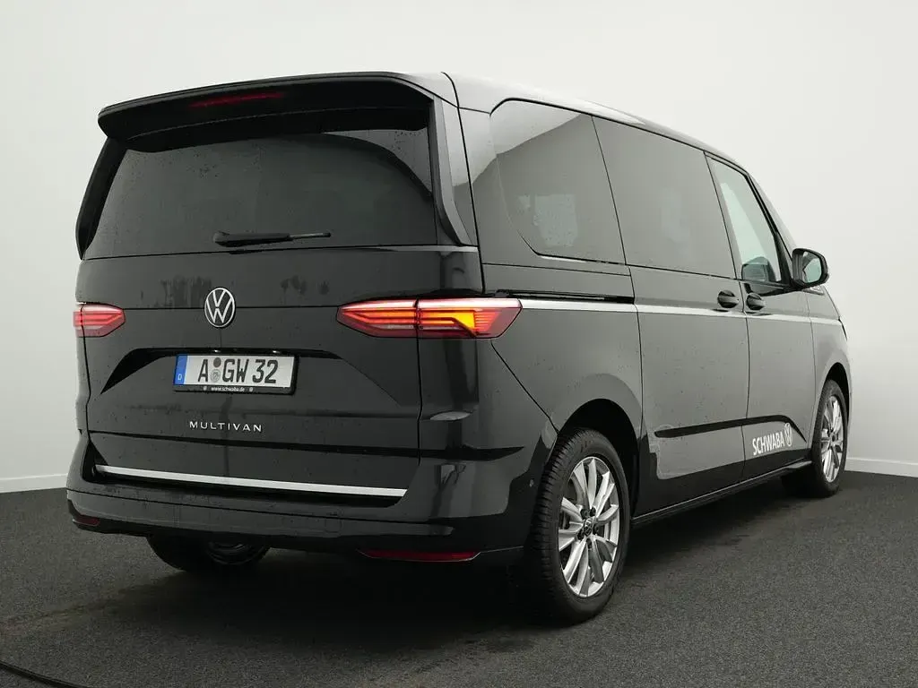 Gebraucht VW Multivan Style 150 PS (110 kW) 2025 Schwarz Van / Kleinbus
