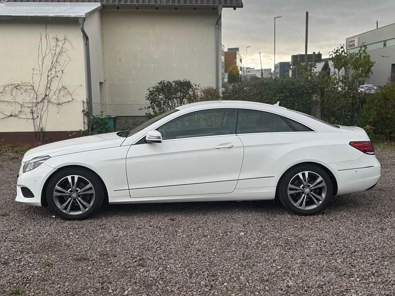 Gebraucht Mercedes E200 Avantgarde 184 PS (135 kW) 2015 Weiß Coupé